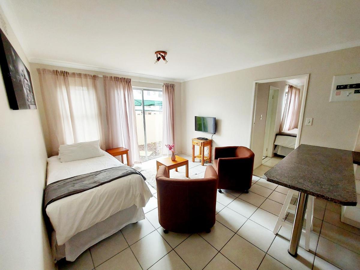 Broadway Self Catering Apartments Durbanville Ngoại thất bức ảnh