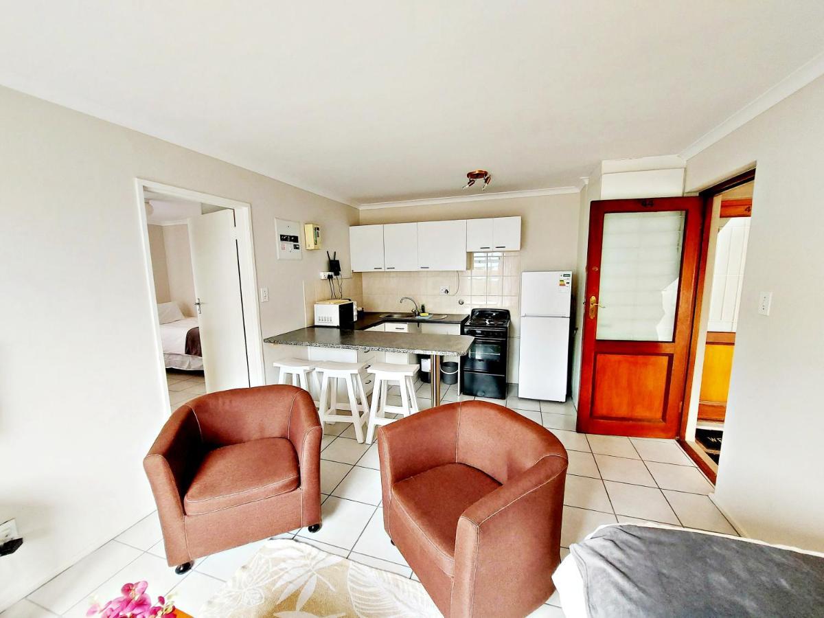 Broadway Self Catering Apartments Durbanville Ngoại thất bức ảnh