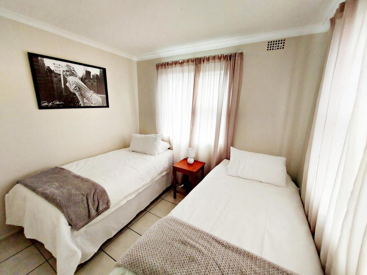 Broadway Self Catering Apartments Durbanville Ngoại thất bức ảnh