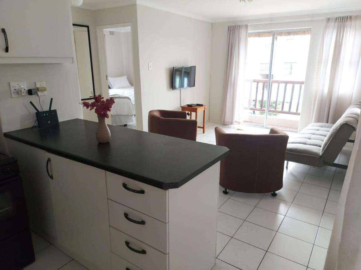 Broadway Self Catering Apartments Durbanville Ngoại thất bức ảnh
