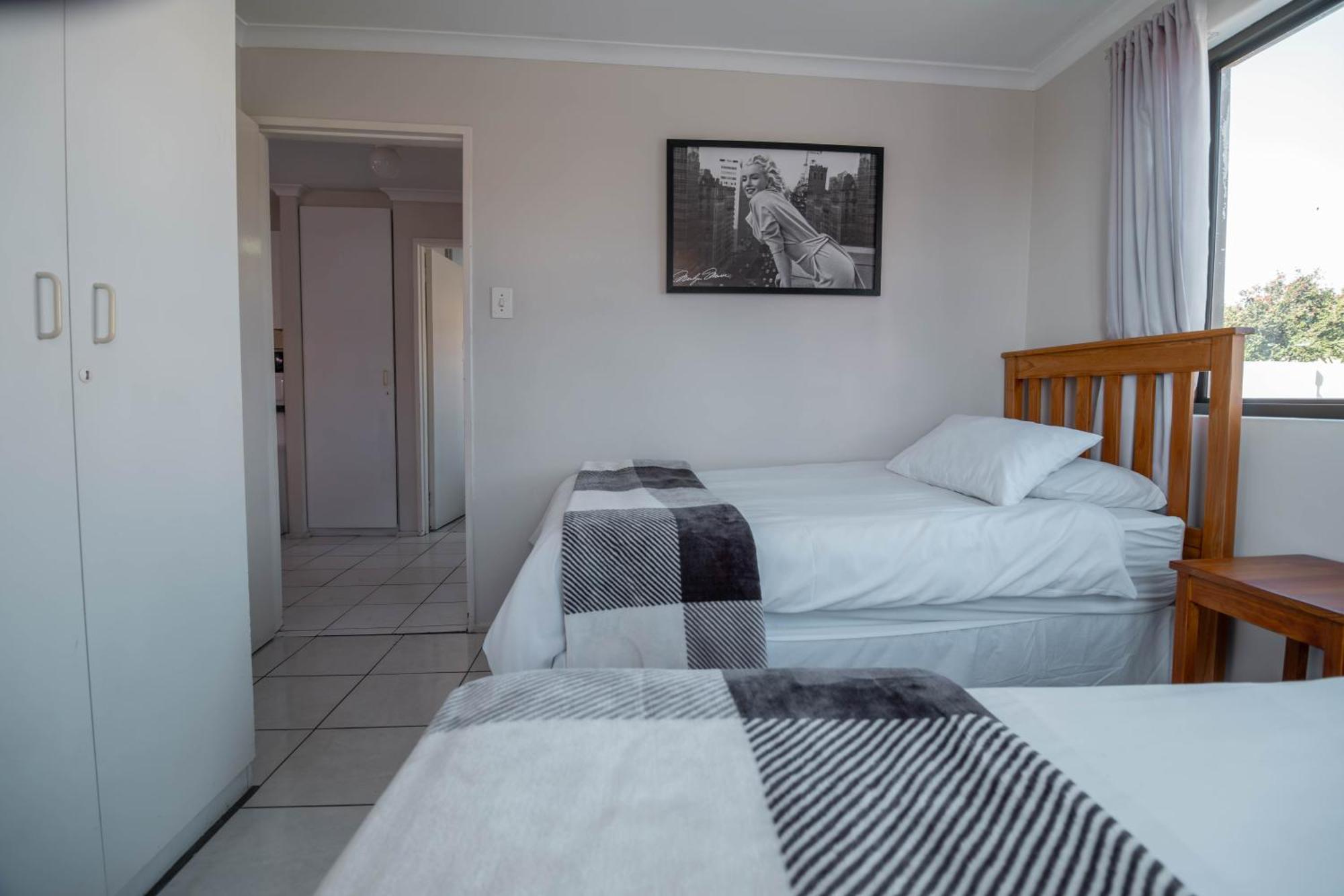 Broadway Self Catering Apartments Durbanville Ngoại thất bức ảnh